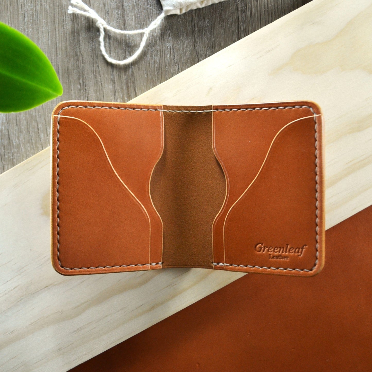 ARTIE BIFOLD - TAN