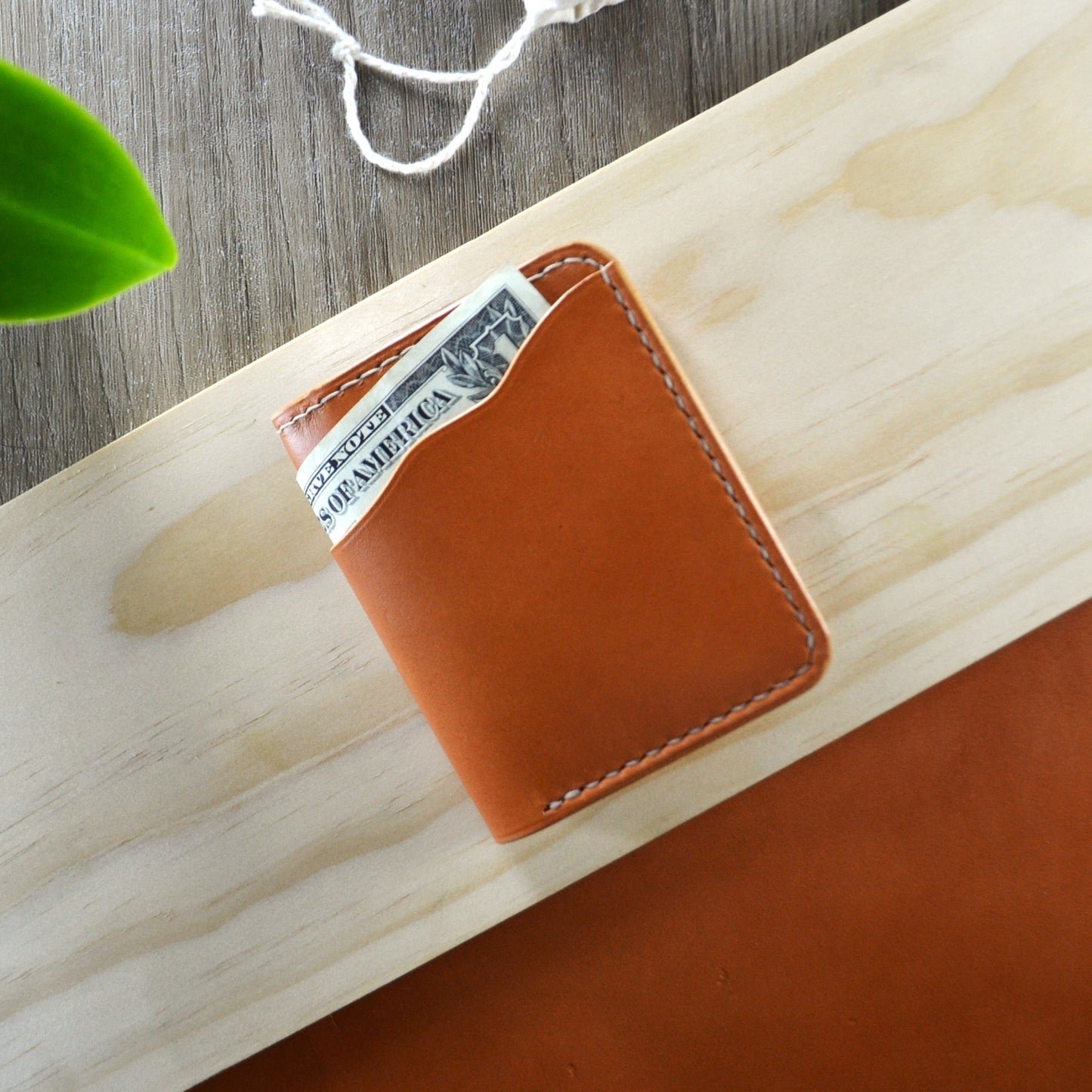 ARTIE BIFOLD - TAN